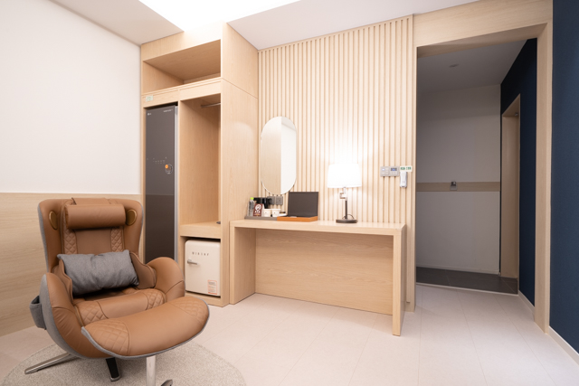 room detail thumbnail 2