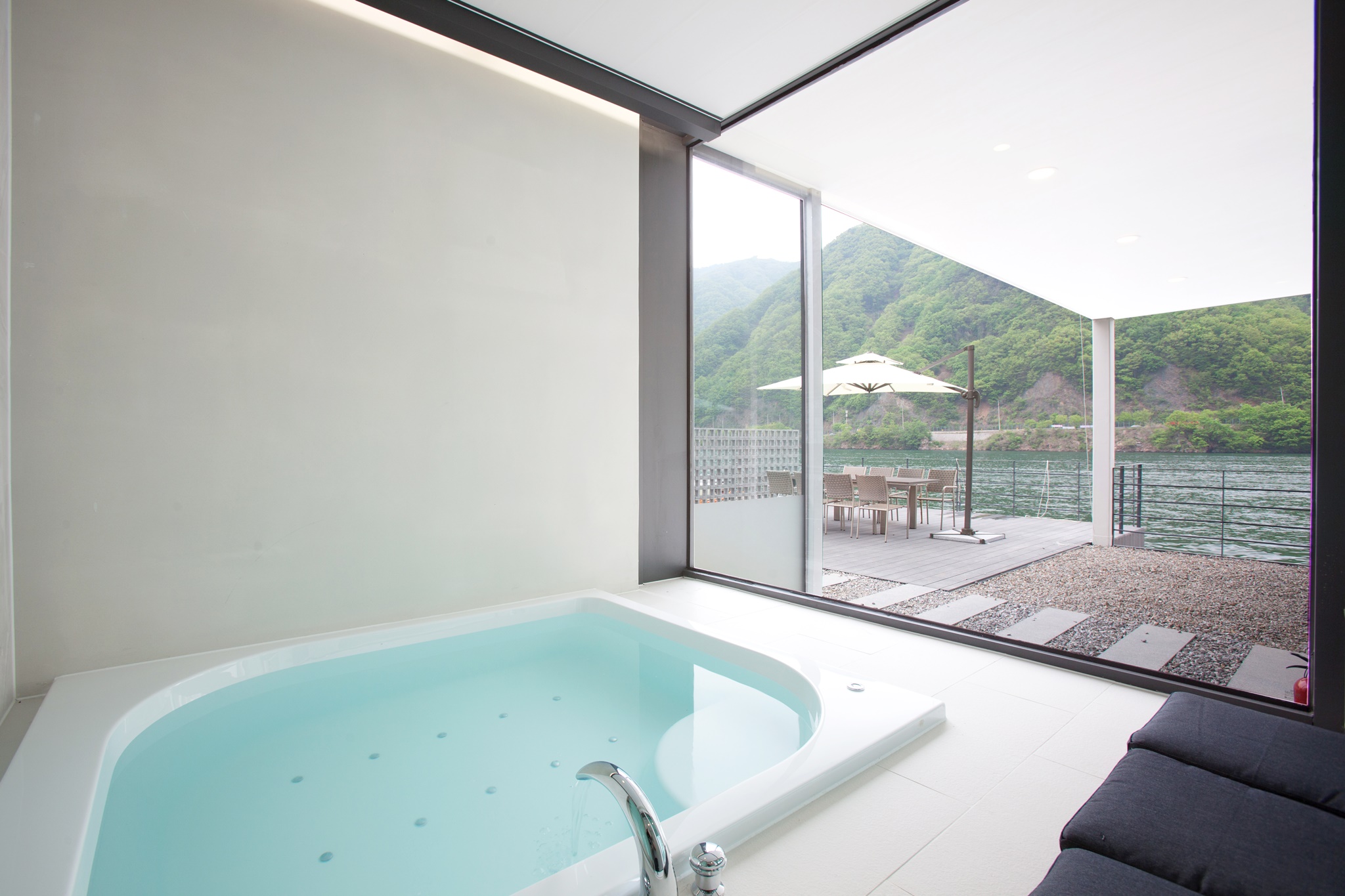 https://yaimg.yanolja.com/v5/2024/09/27/11/66f69914c0d3d1.60220286.jpg