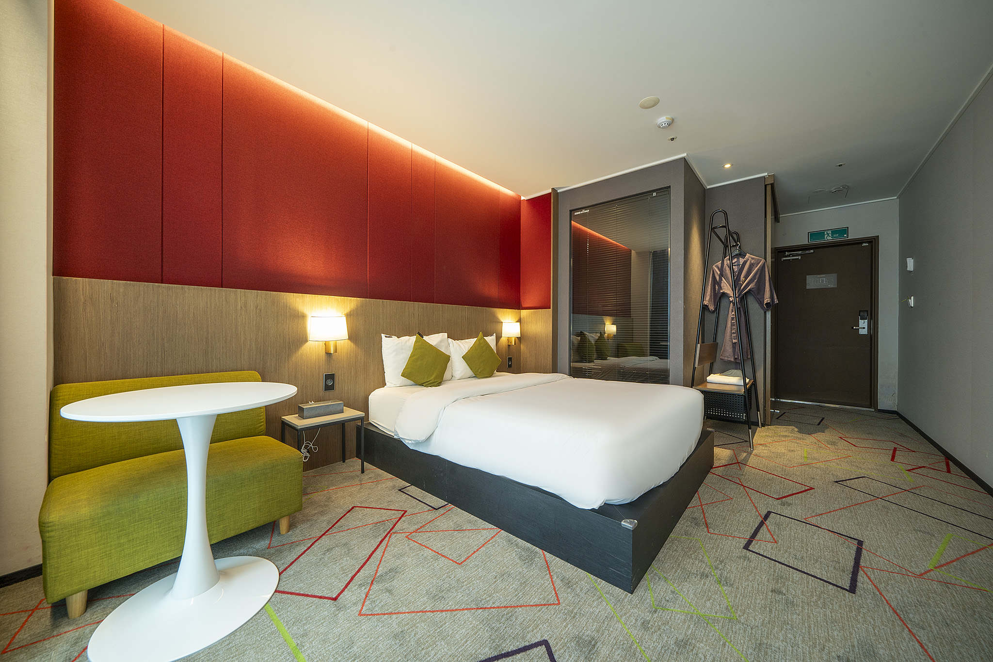 room detail thumbnail 1