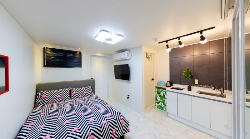 room detail thumbnail 1
