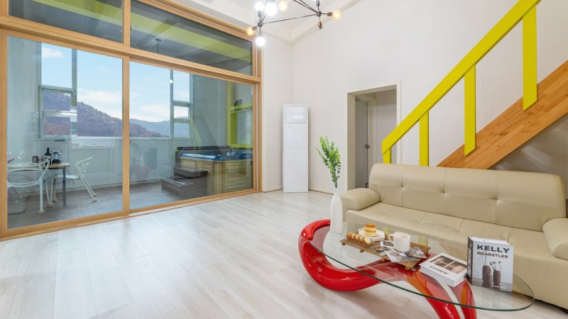 room detail thumbnail 2