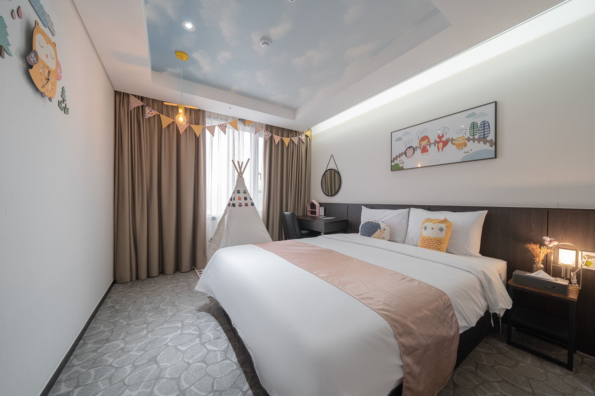 room detail thumbnail 1