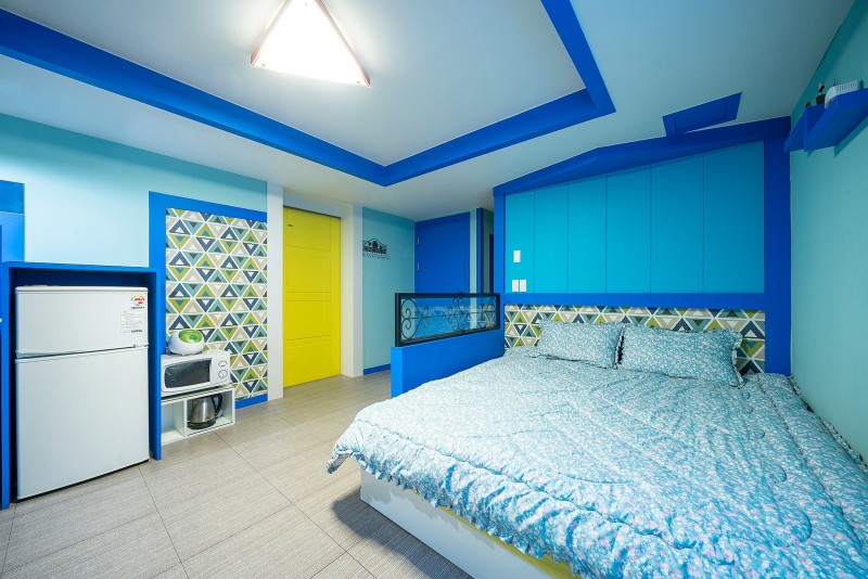 room detail thumbnail 2