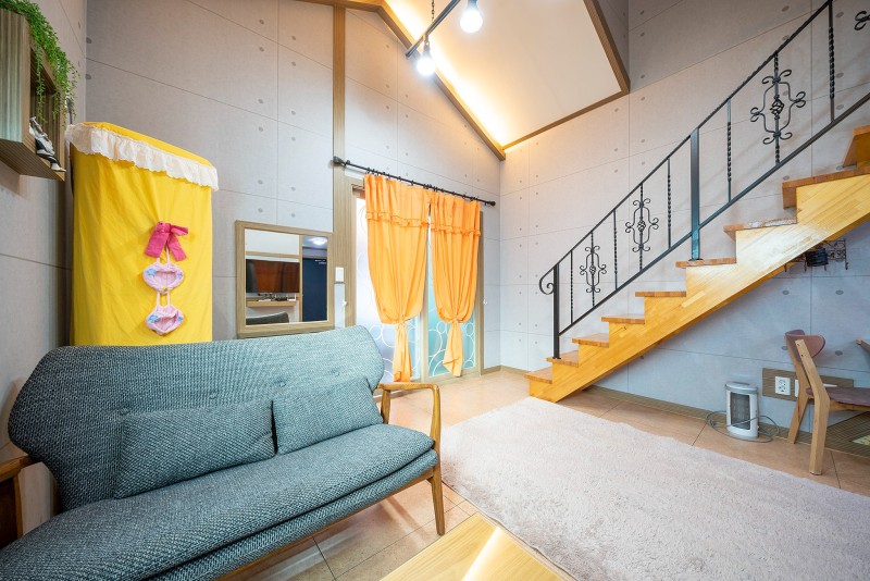 room detail thumbnail 1