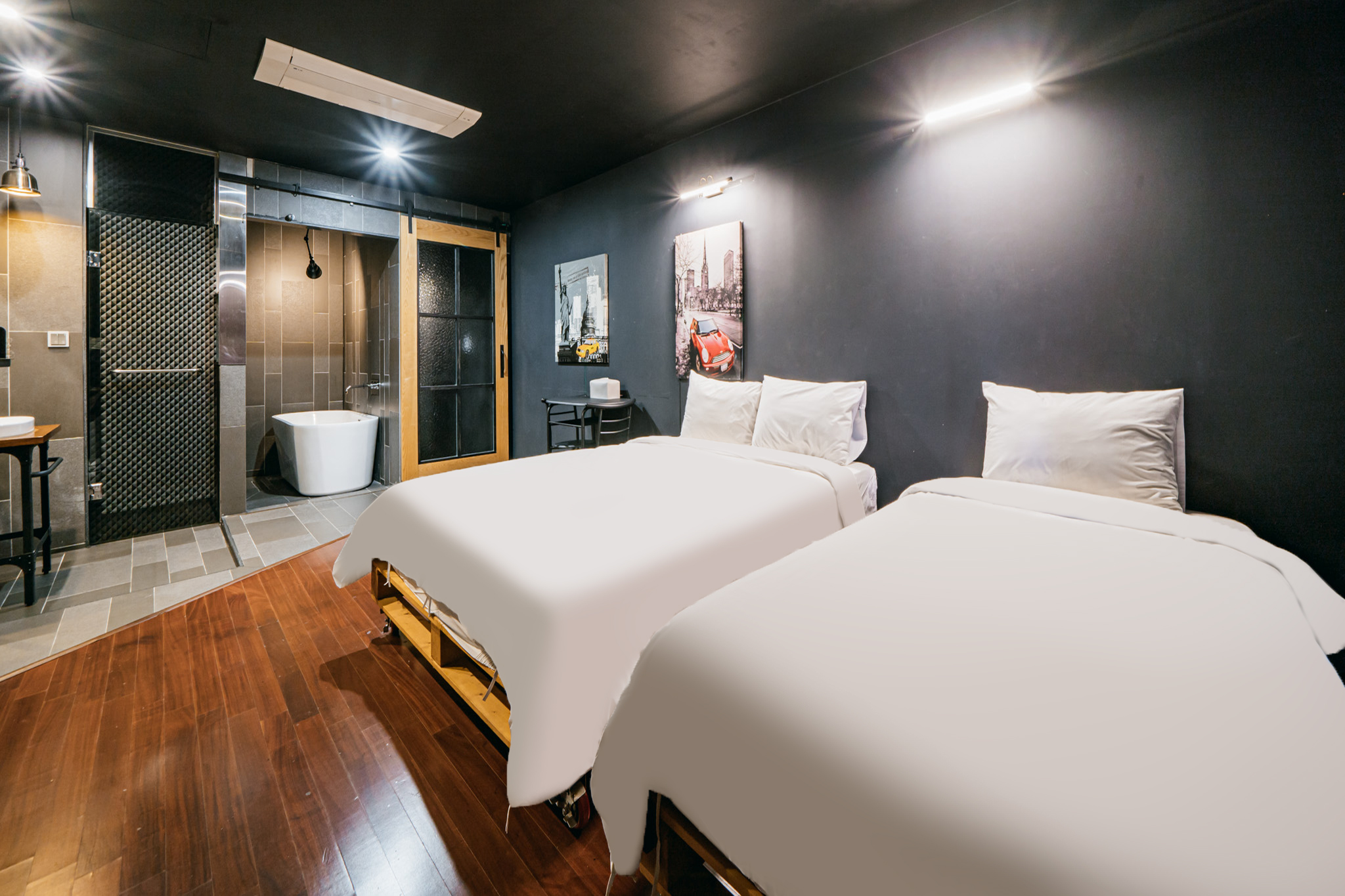 room detail thumbnail 2