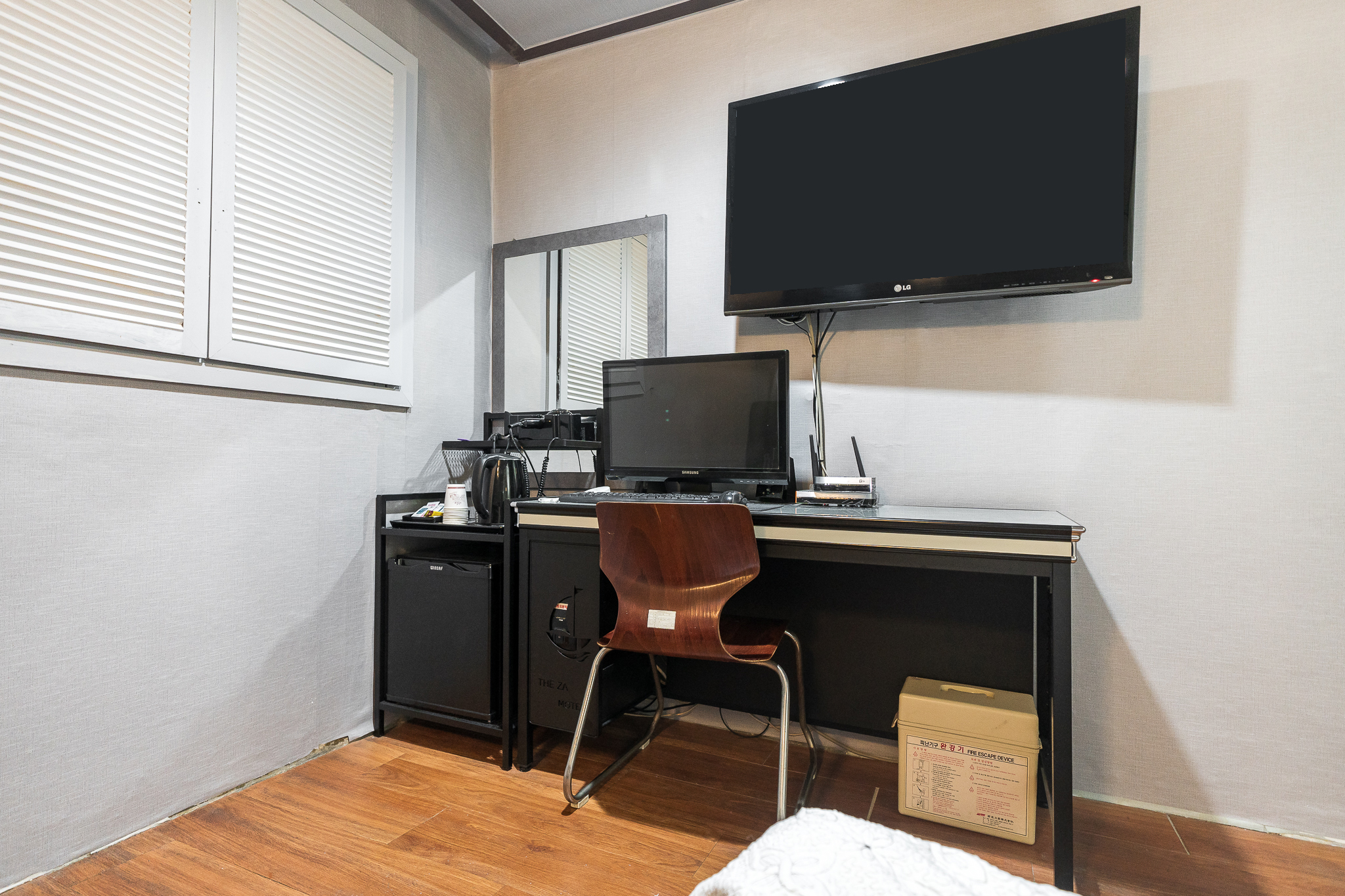 room detail thumbnail 2