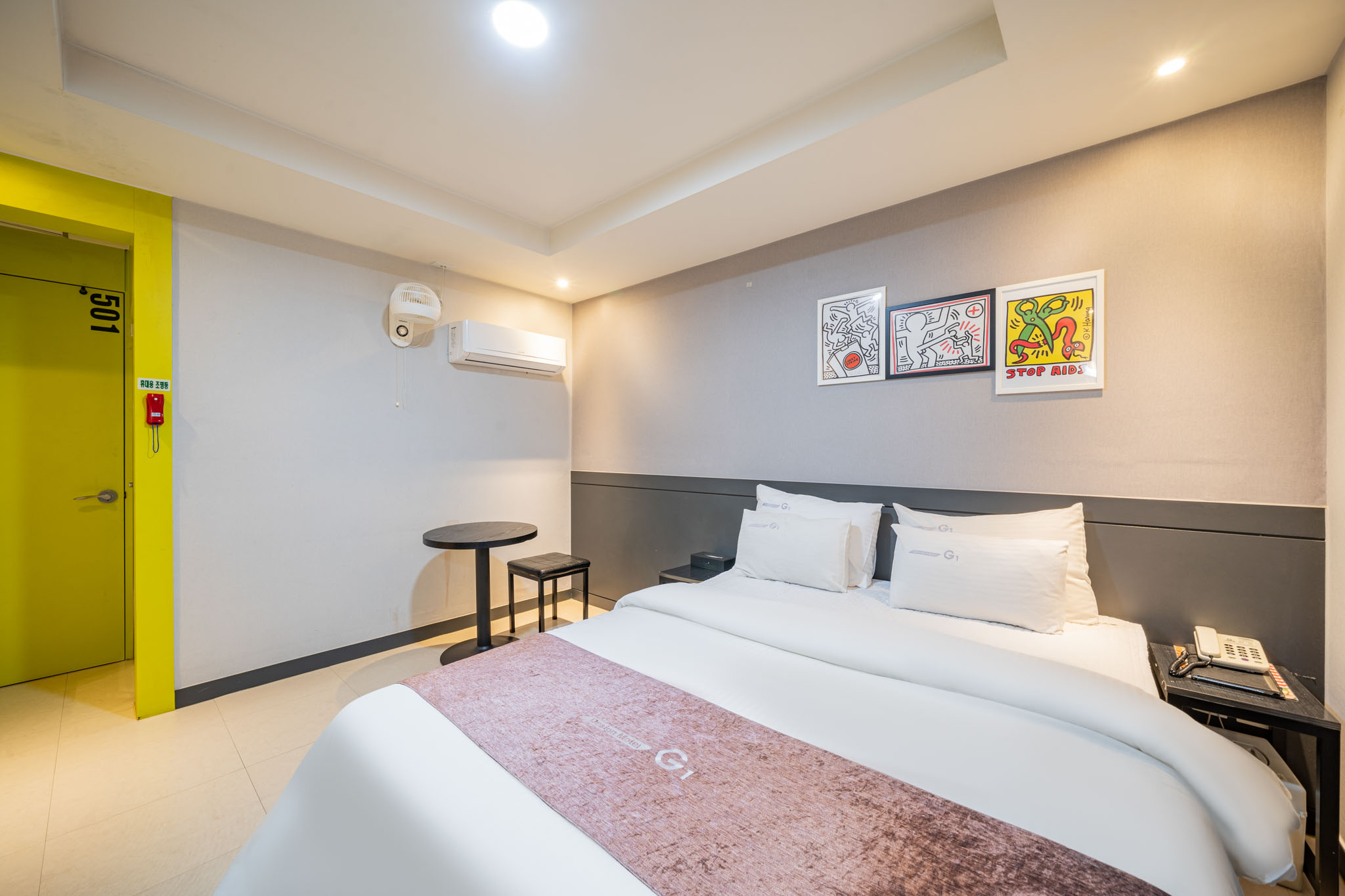 room detail thumbnail 1