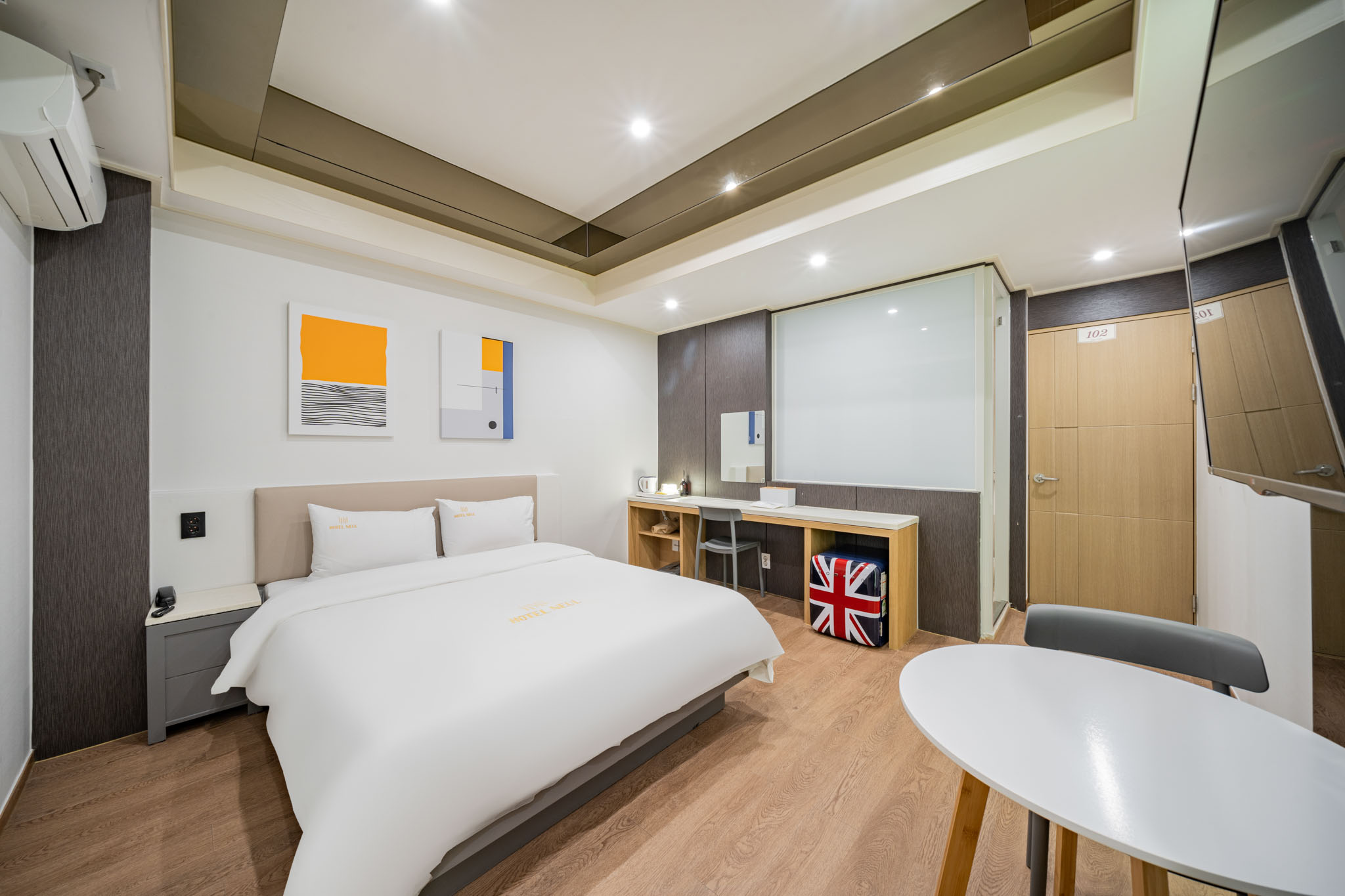 room detail thumbnail 0