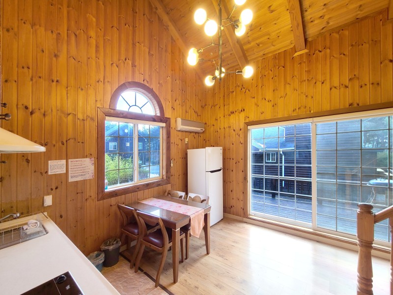 room detail thumbnail 2