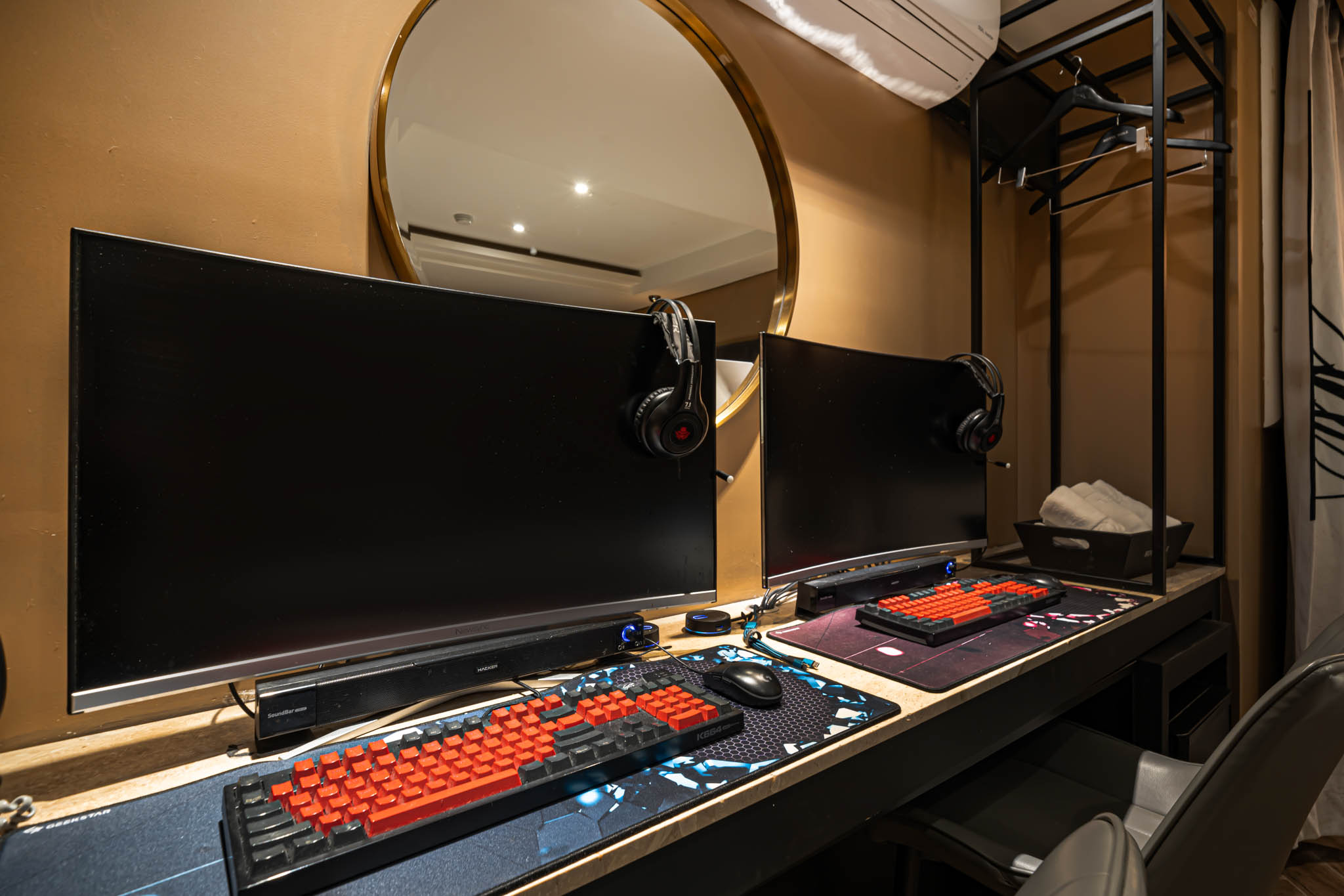 room detail thumbnail 1