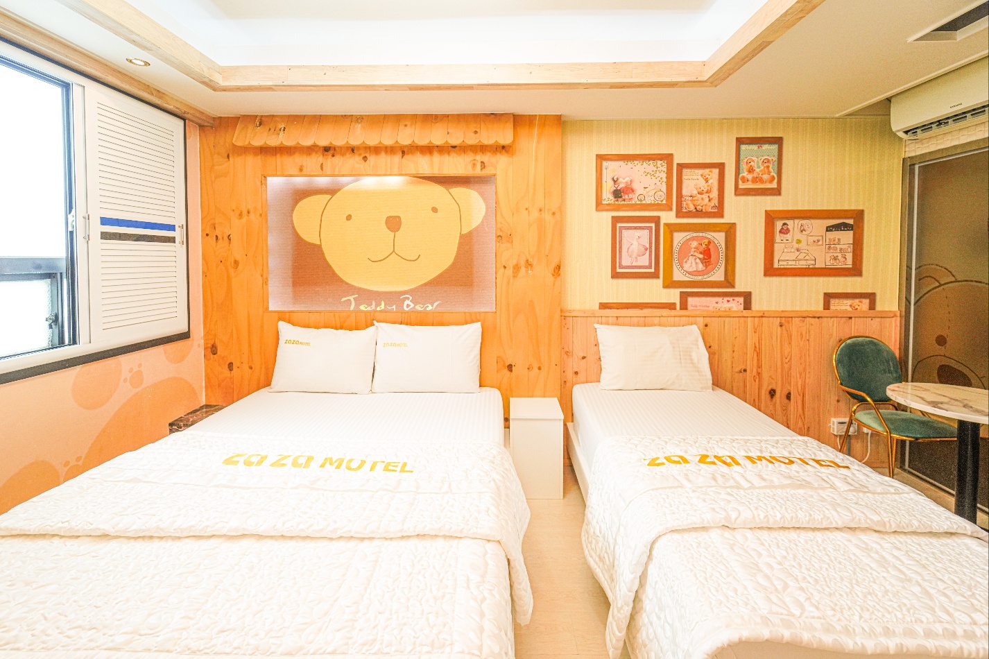 room detail thumbnail 2