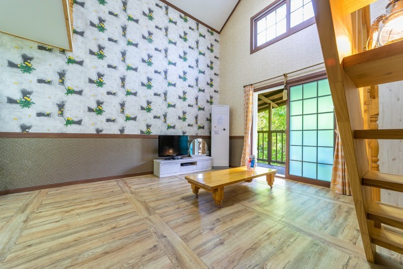 room detail thumbnail 2