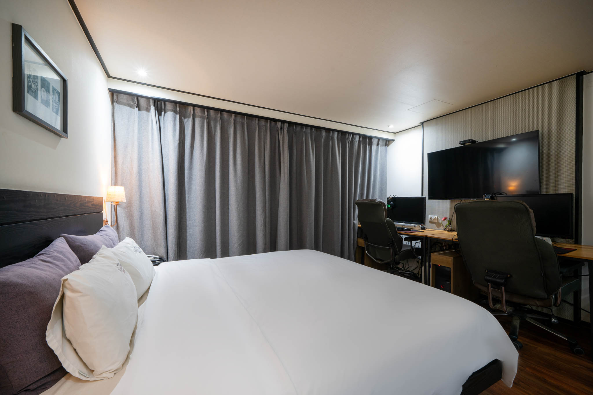 room detail thumbnail 2