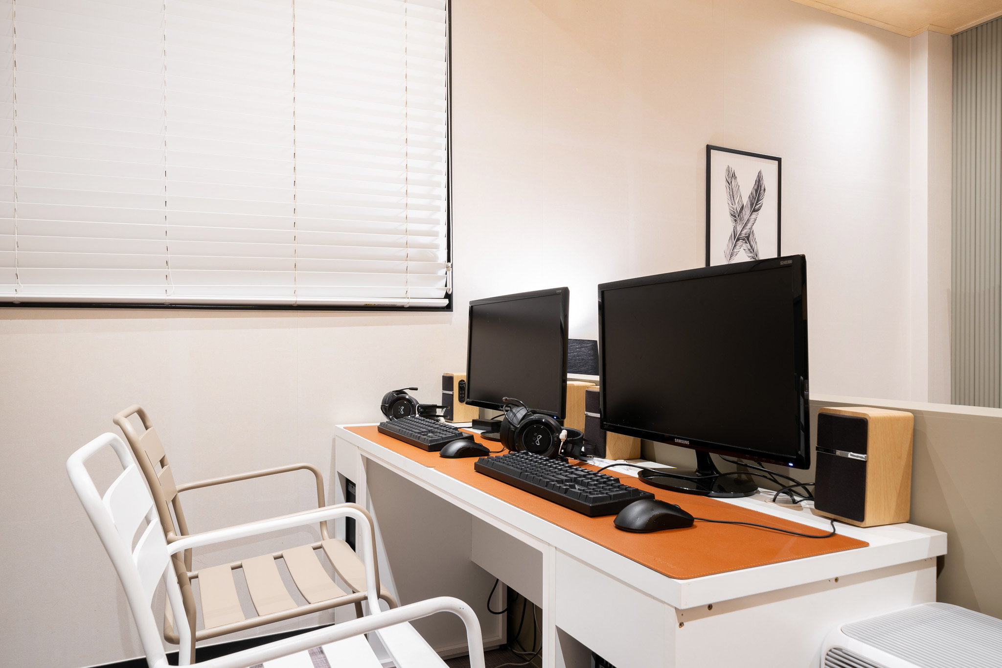 room detail thumbnail 2