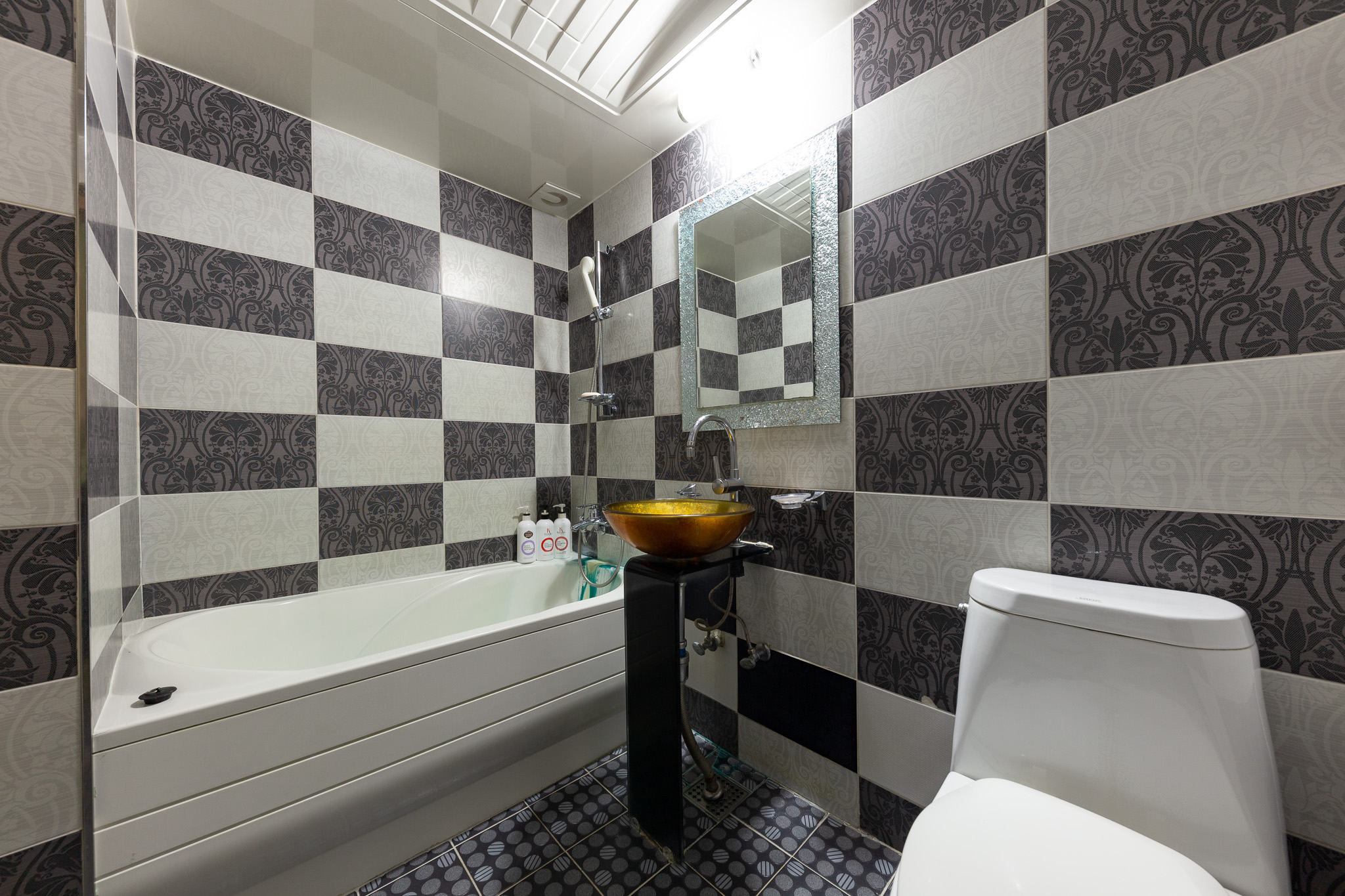 room detail thumbnail 2