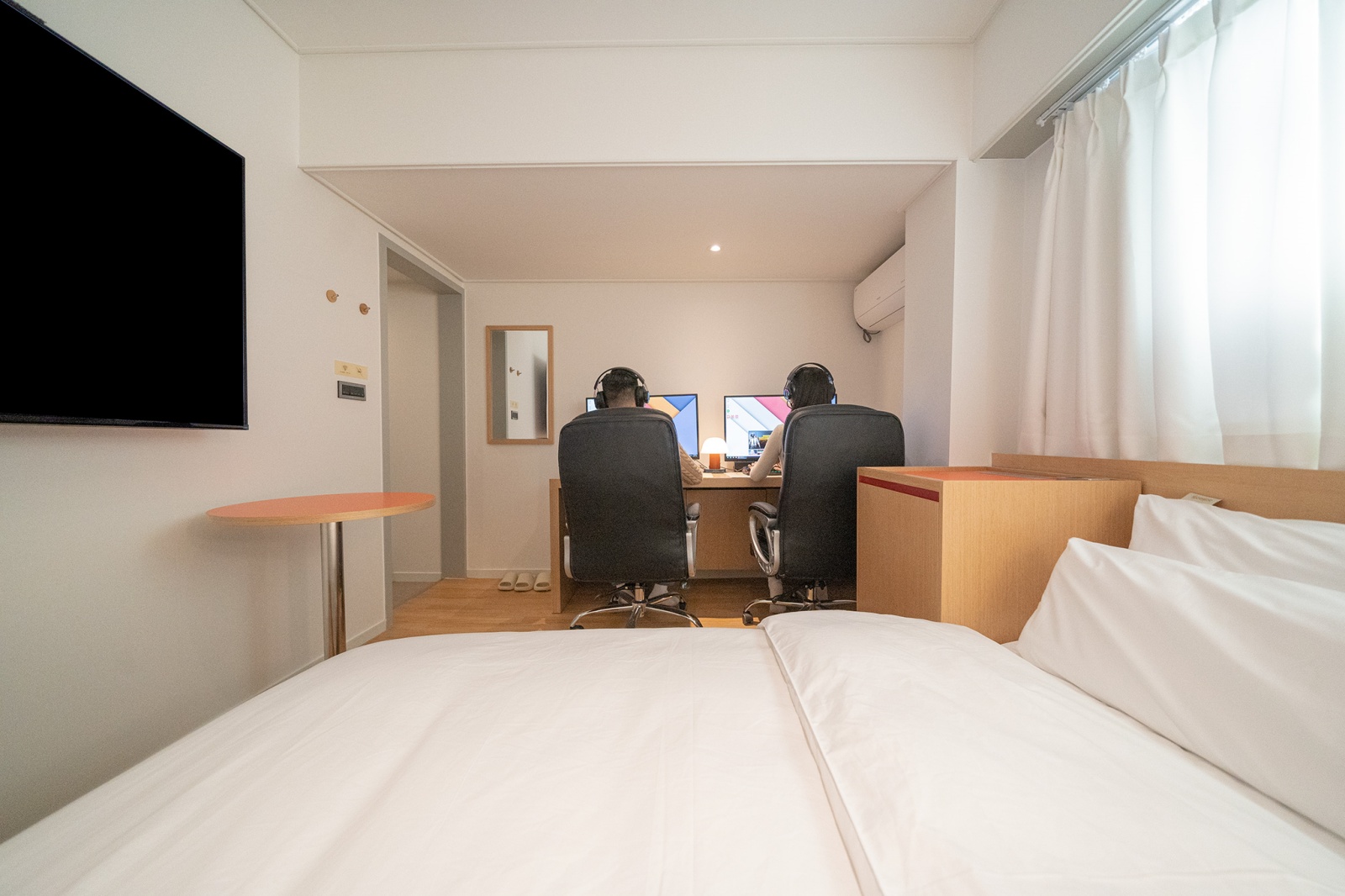 room detail thumbnail 1