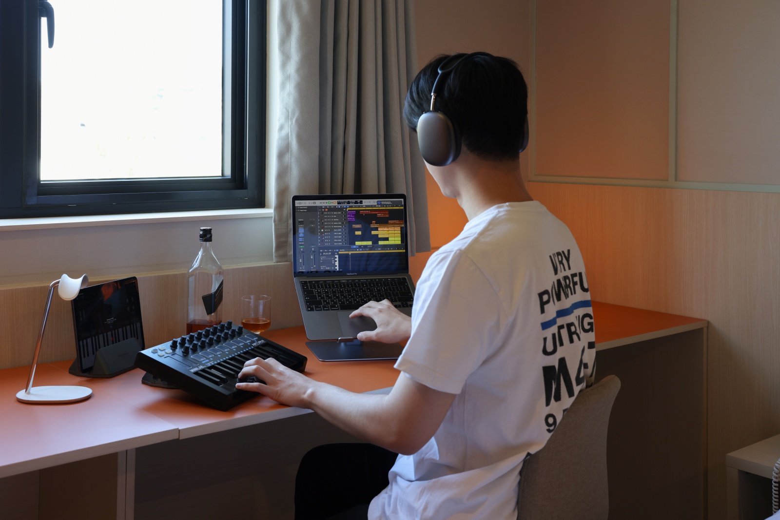 room detail thumbnail 1