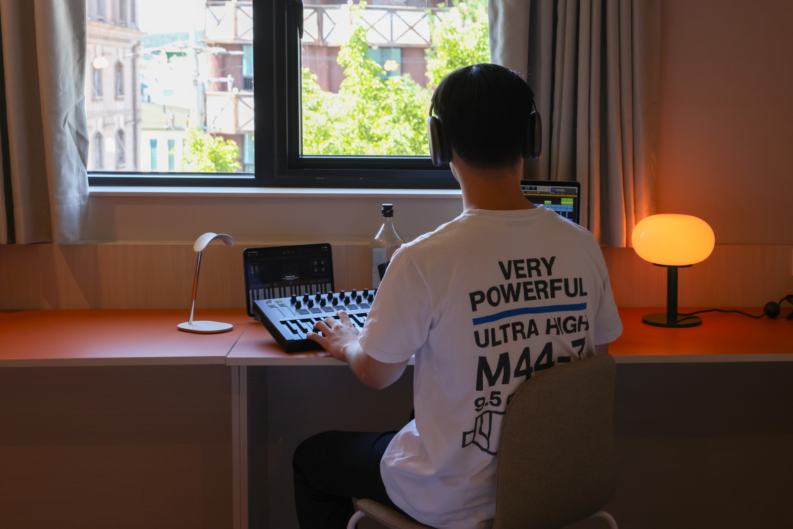 room detail thumbnail 2