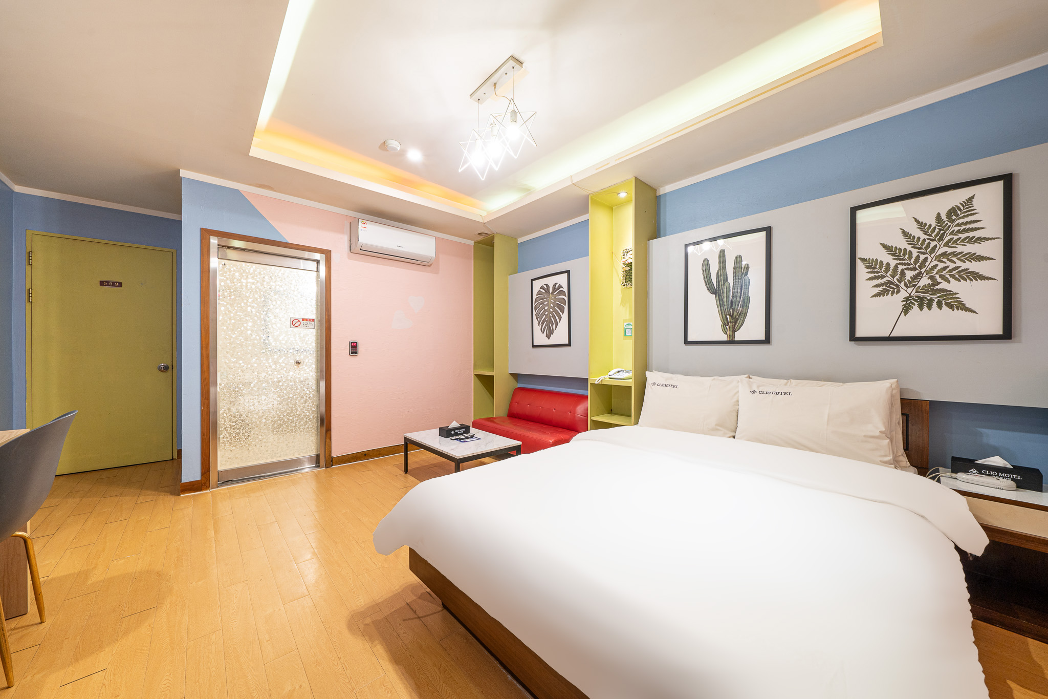 room detail thumbnail 1