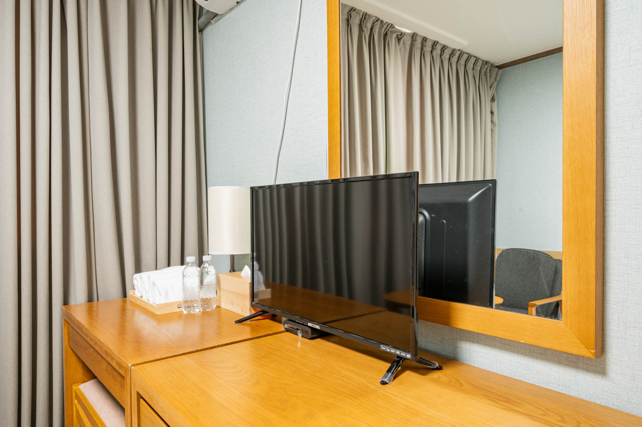 room detail thumbnail 2