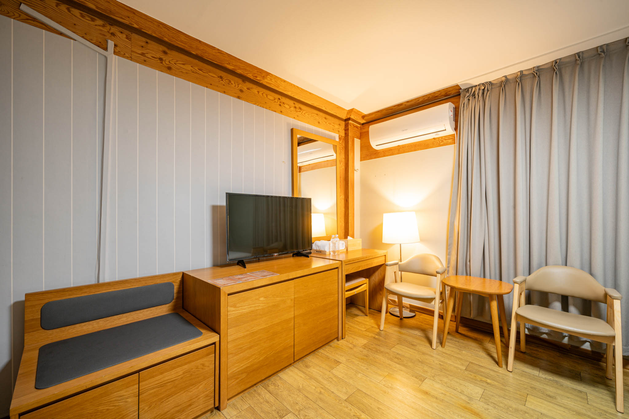 room detail thumbnail 2