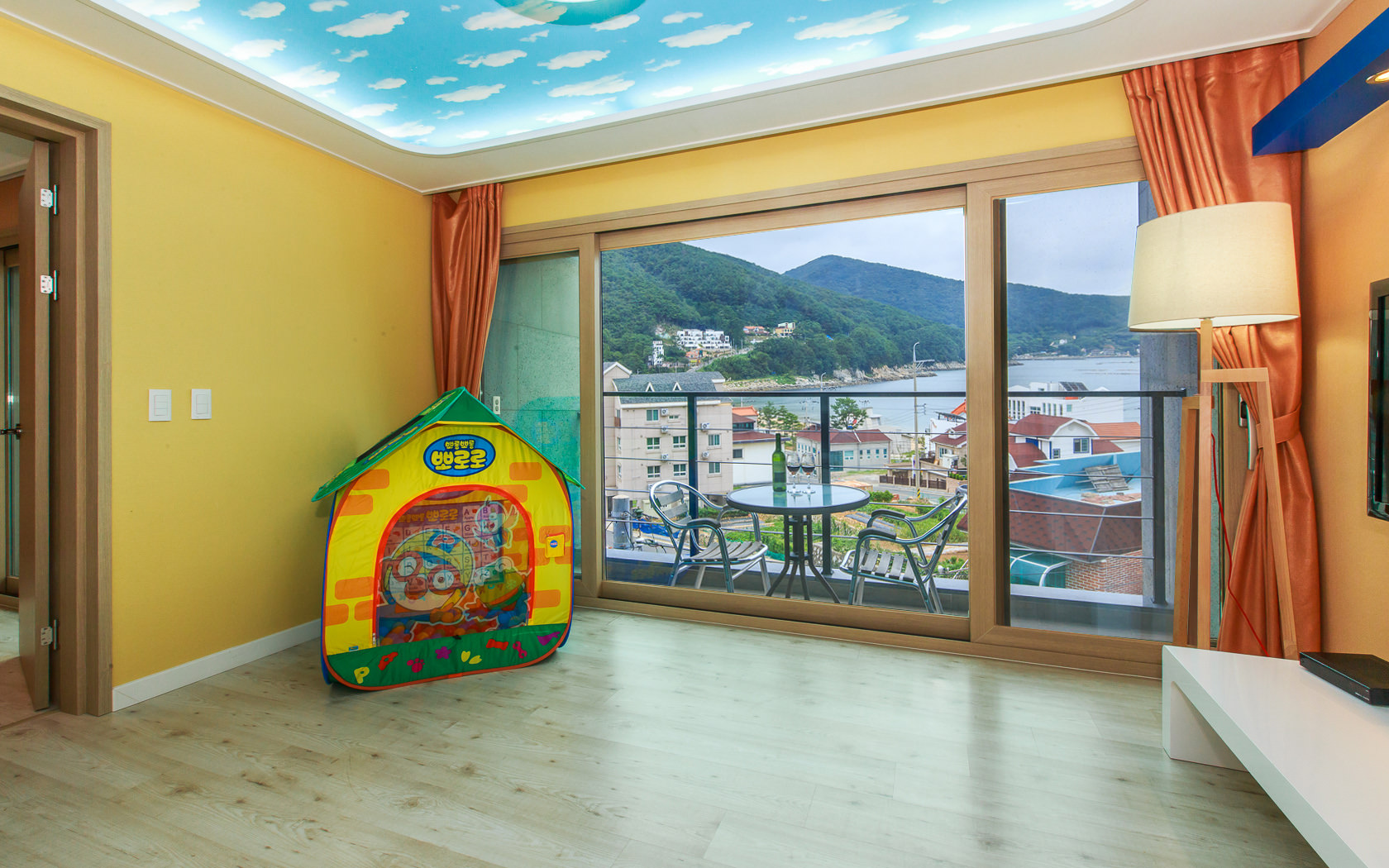 room detail thumbnail 0