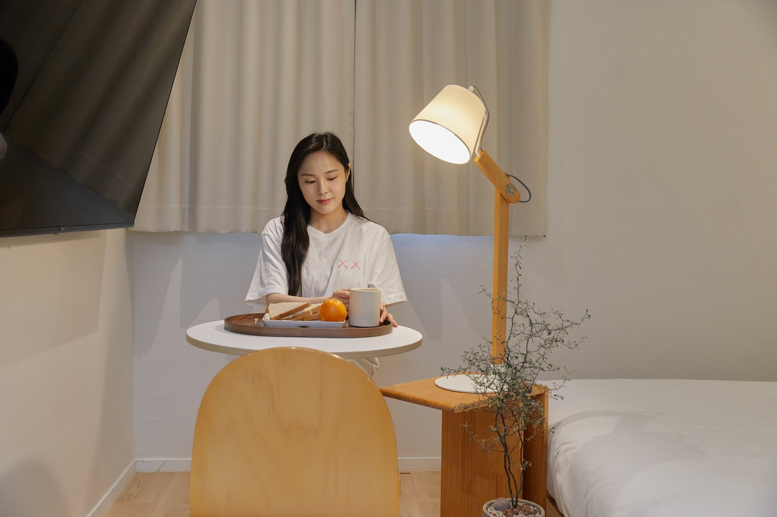 room detail thumbnail 1
