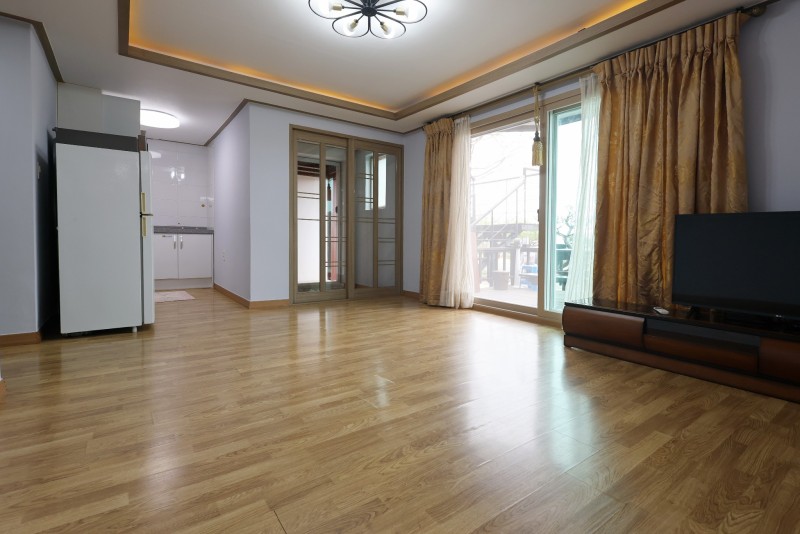 https://yaimg.yanolja.com/v5/2024/10/24/10/671a1e8f396f71.46998728.jpg