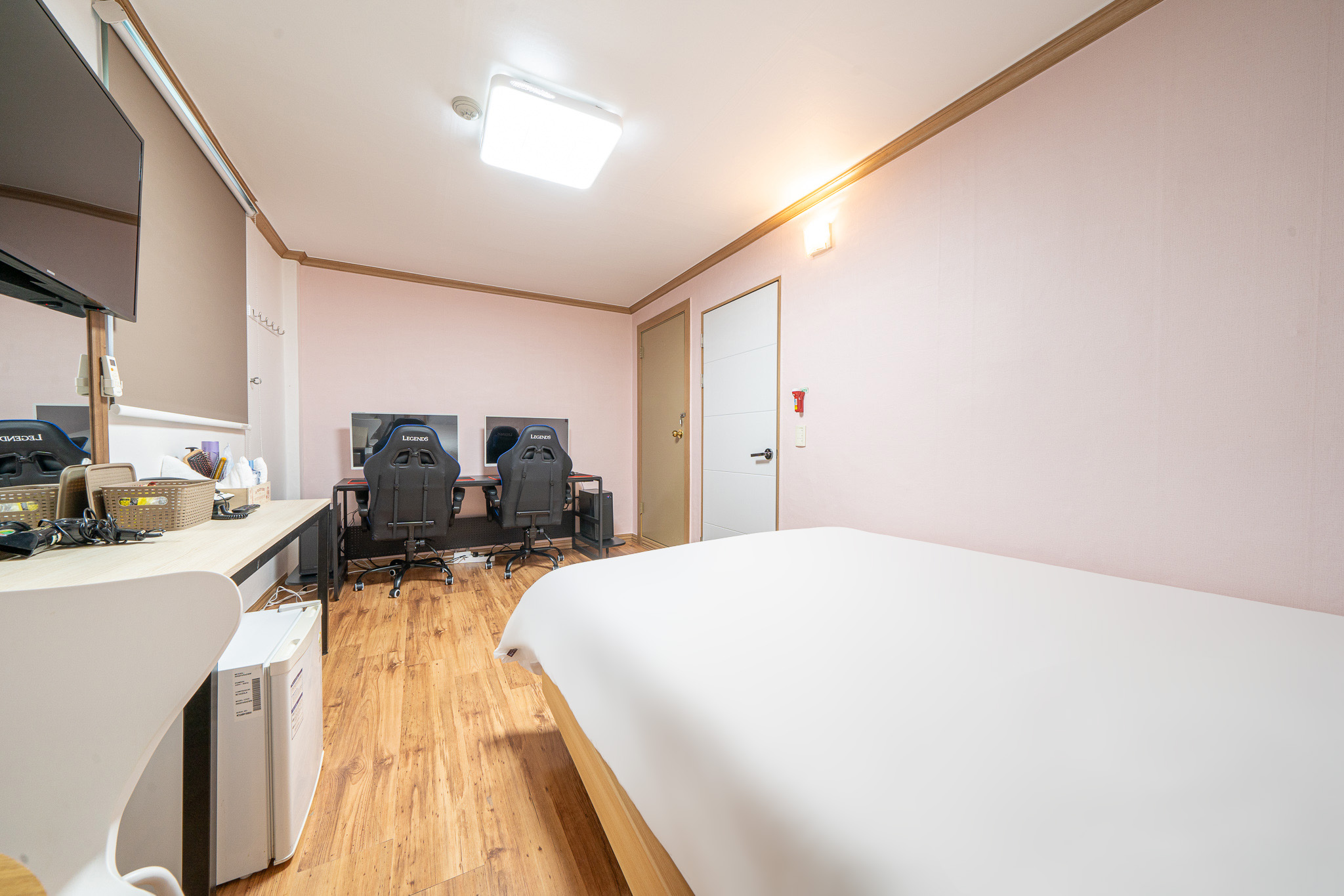 room detail thumbnail 2