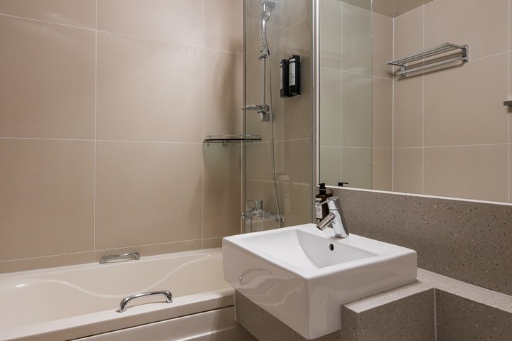 room detail thumbnail 2