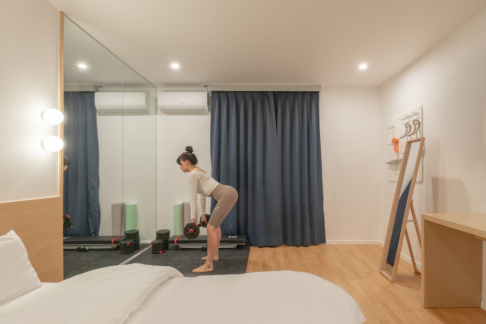 room detail thumbnail 1