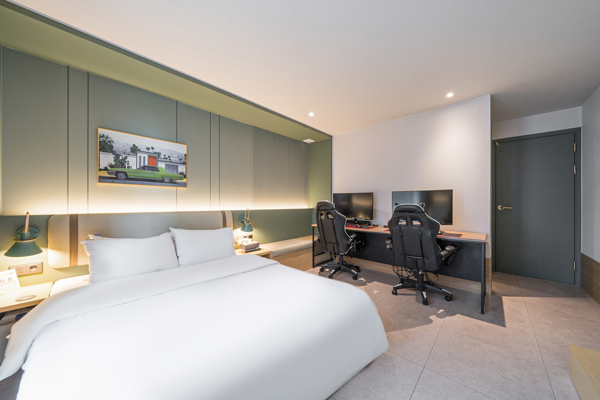 room detail thumbnail 1