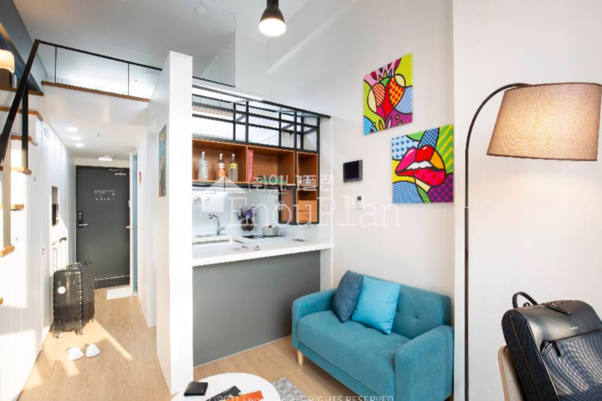 room detail thumbnail 2