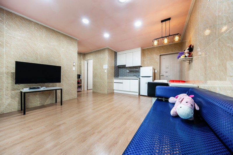 room detail thumbnail 2