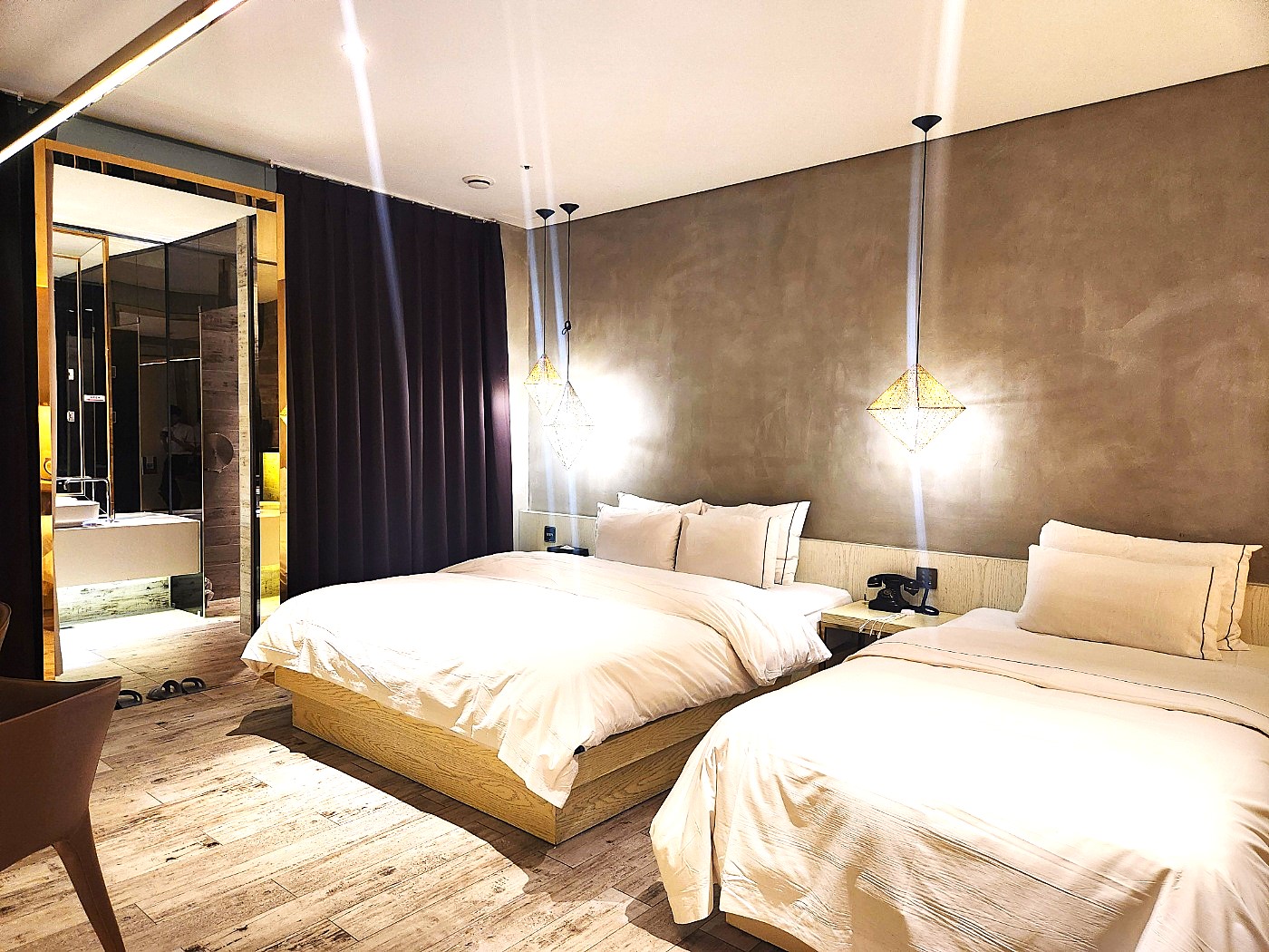 room detail thumbnail 2