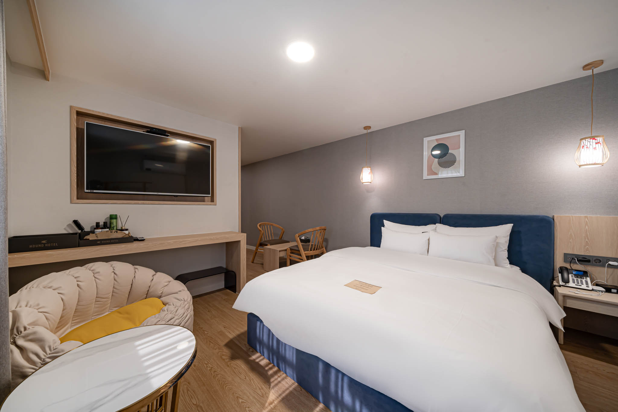 room detail thumbnail 1