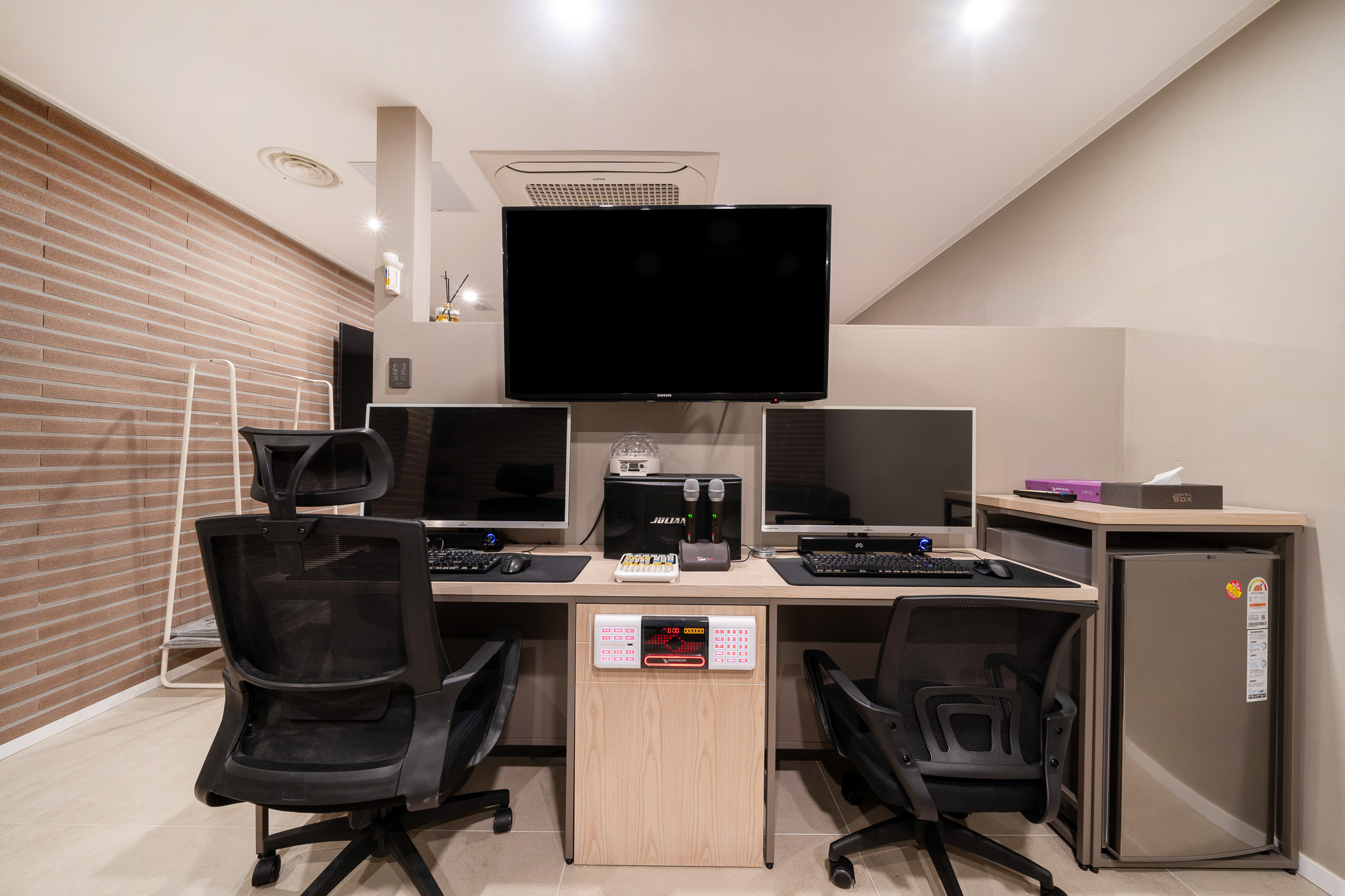 room detail thumbnail 1