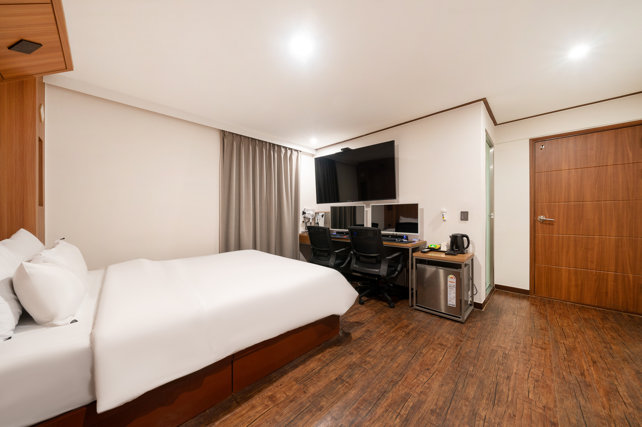 room detail thumbnail 1