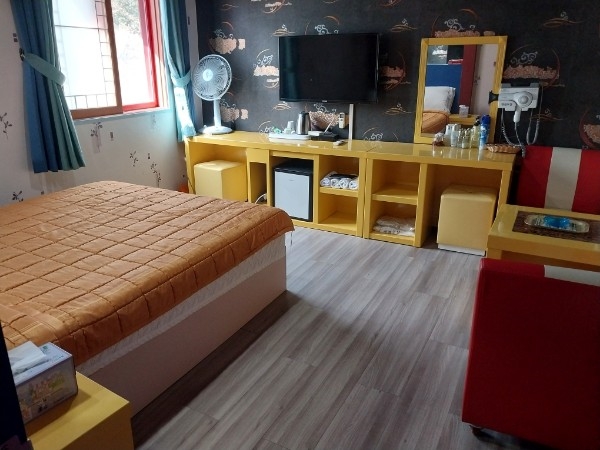 room detail thumbnail 0