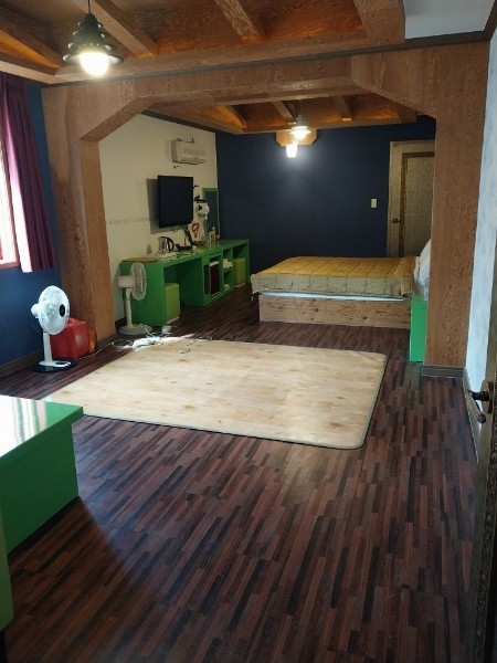 room detail thumbnail 0