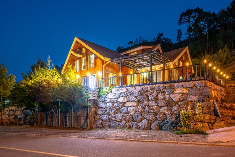 충주 충주호반펜션 외관