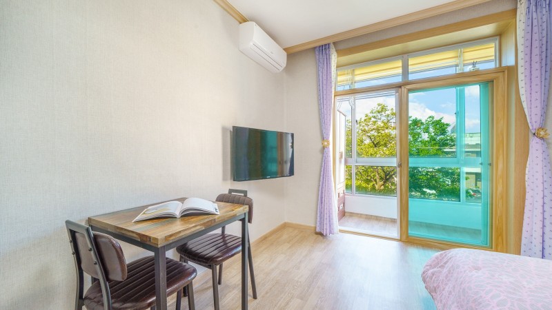 room detail thumbnail 1