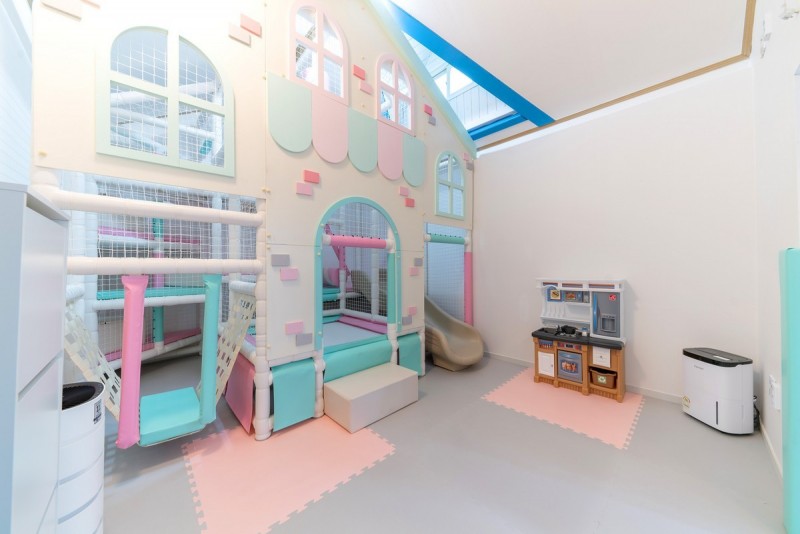 room detail thumbnail 2