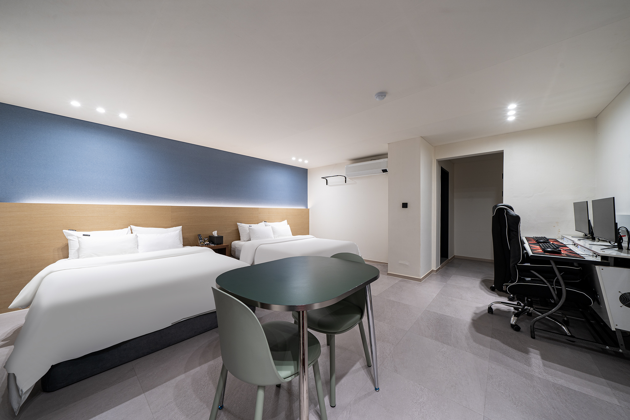 room detail thumbnail 2