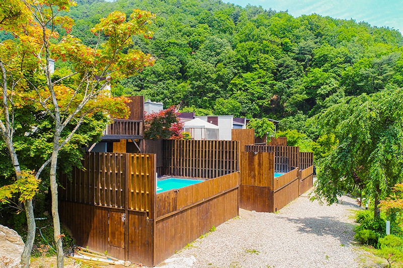 충주 티탄풀빌라 수영장