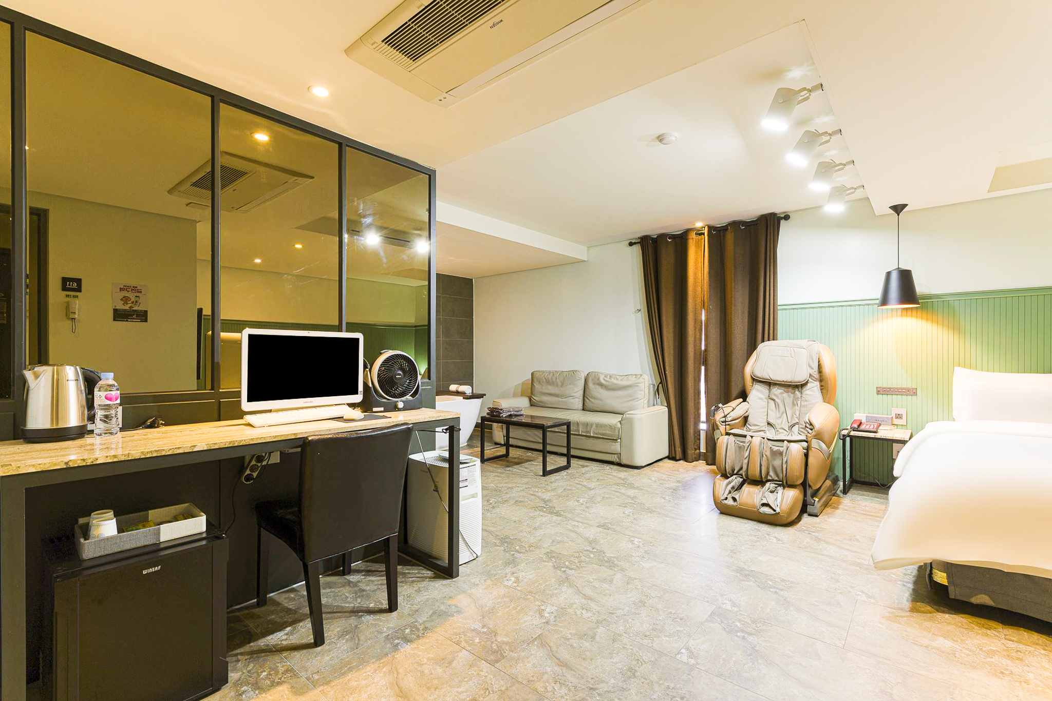 room detail thumbnail 0