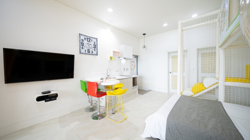 room detail thumbnail 2