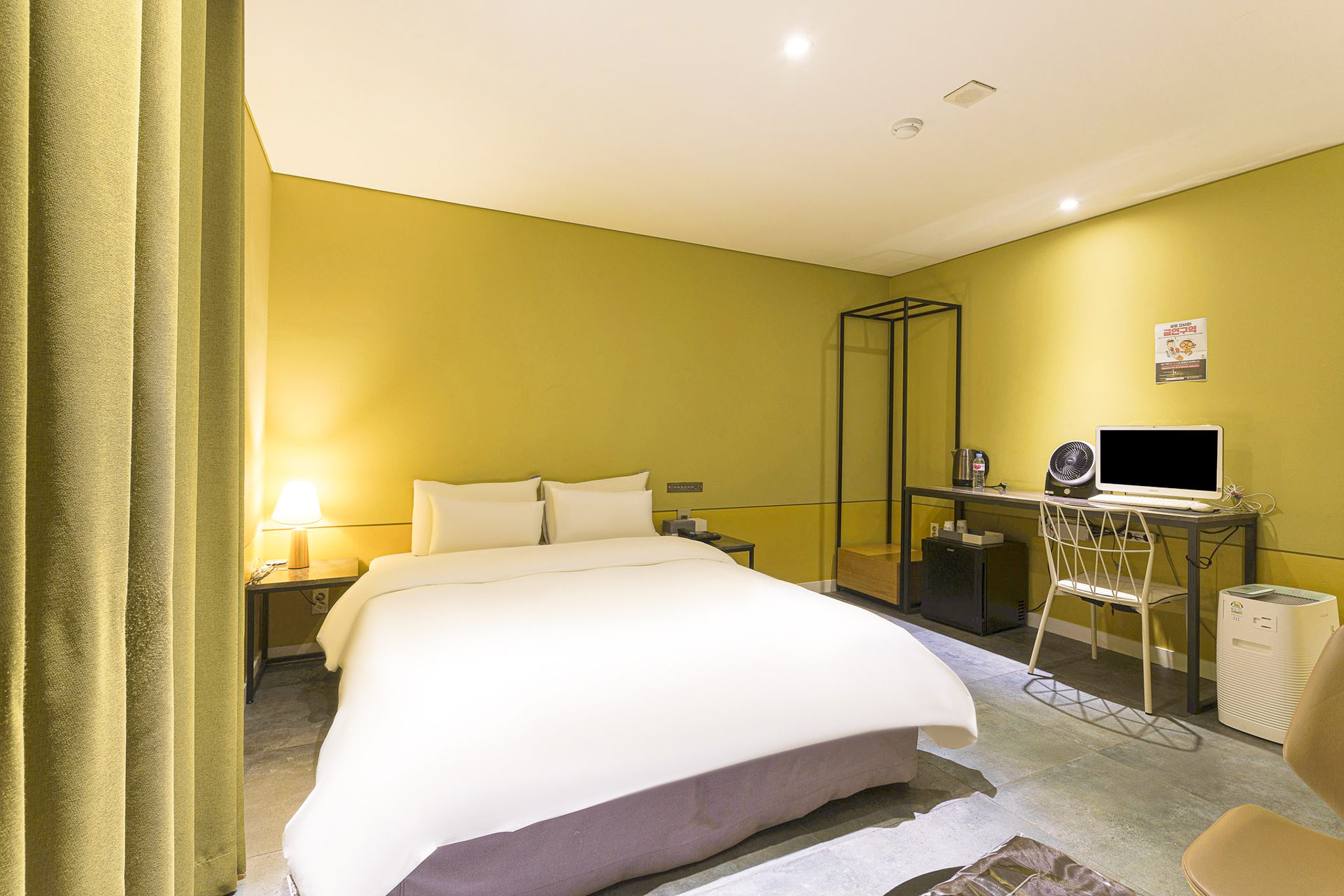 room detail thumbnail 1