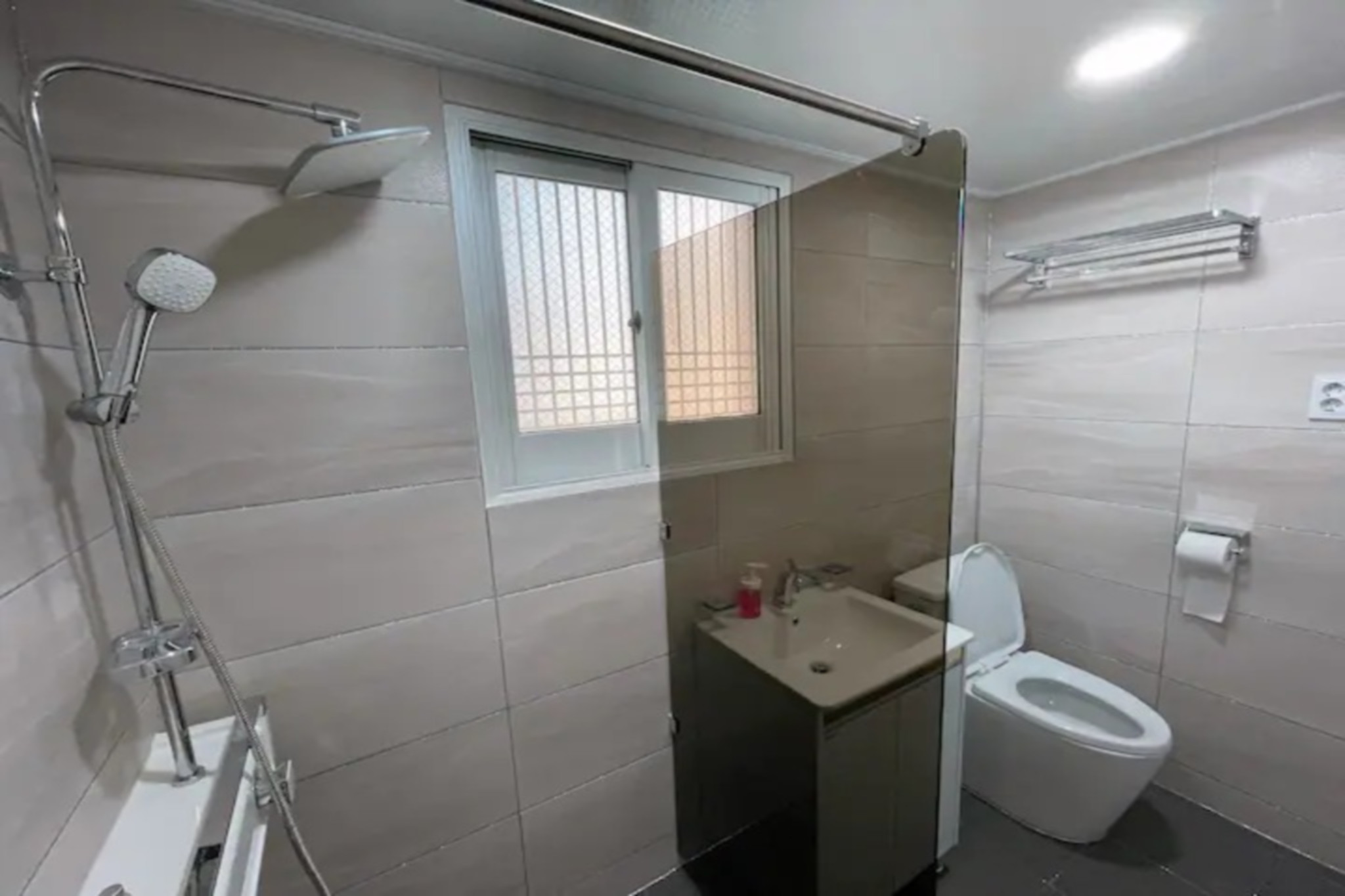 https://yaimg.yanolja.com/v5/2024/11/11/02/67316b81621ba3.07123458.jpg