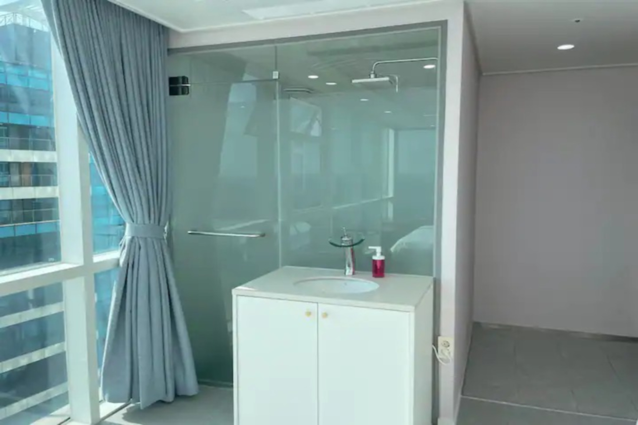 https://yaimg.yanolja.com/v5/2024/11/11/02/67316c5952a706.22139352.jpg